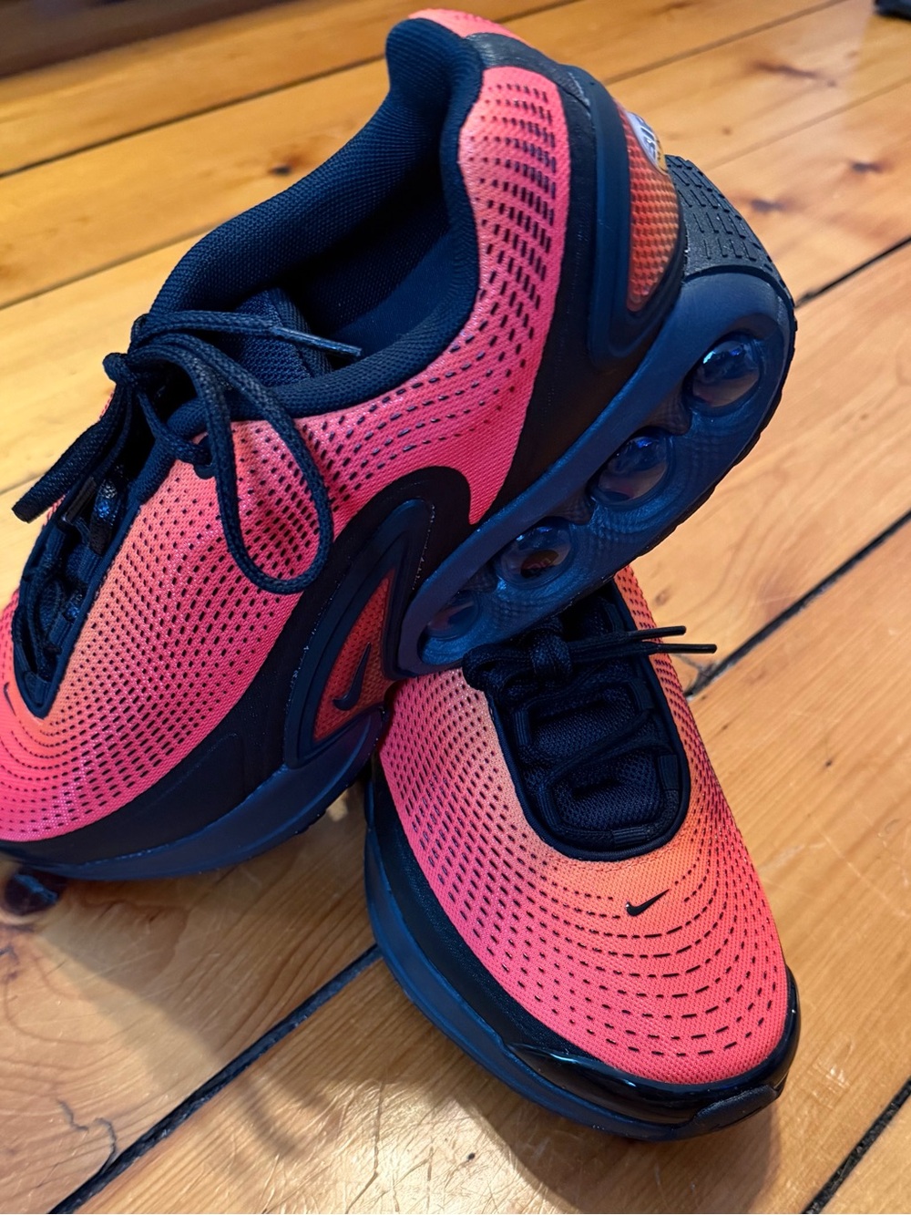 Men’s Nike Air Max DN Sneakers! New!